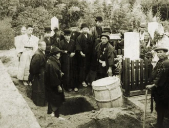 Eine buddhistische Beerdigung in Japan, um 1900